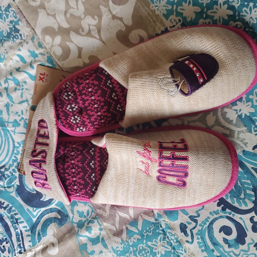 Super cute foam slippers with eye covering